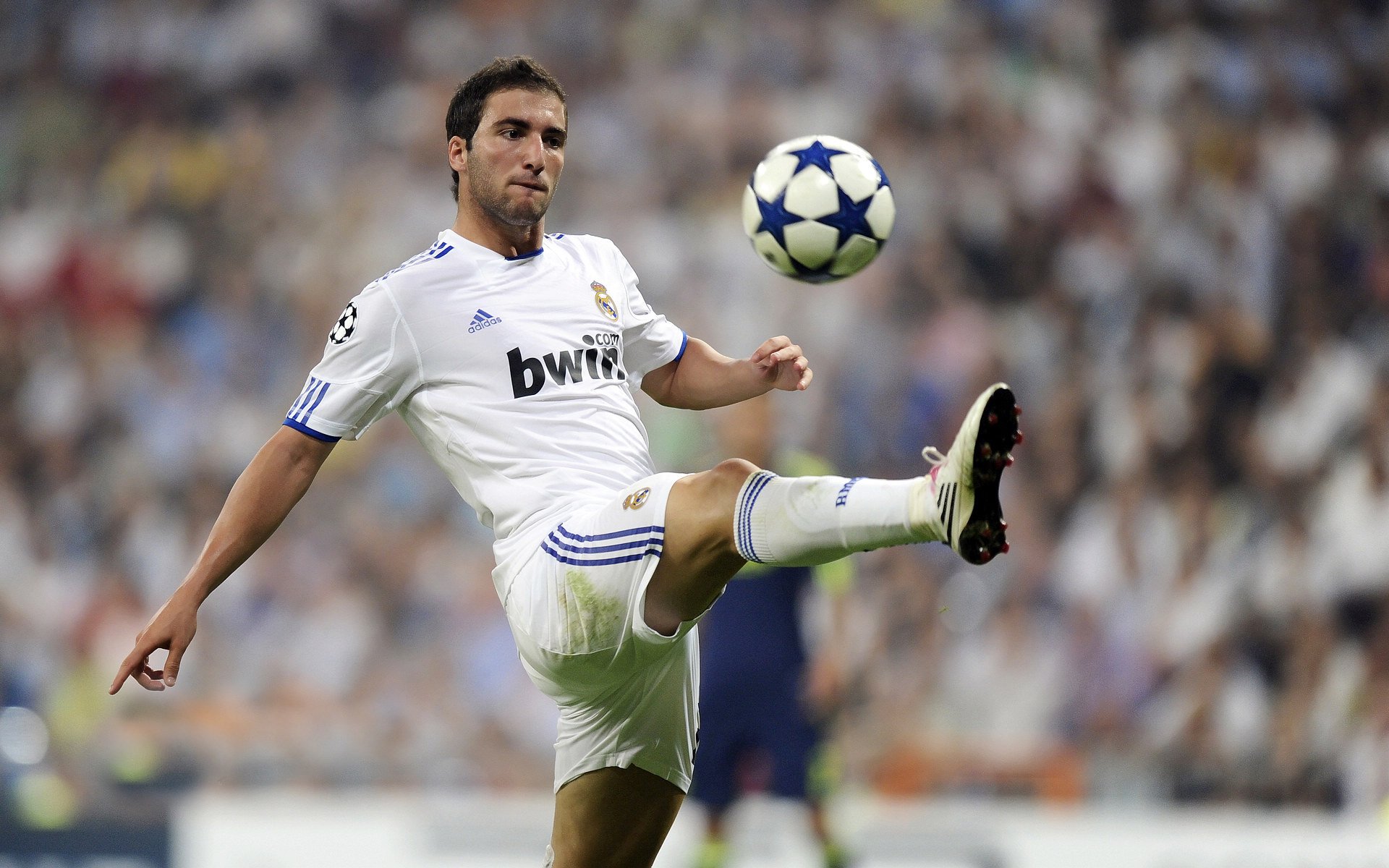 浓眉防守端效率提升成功限制对方内线,谁能防守浓眉